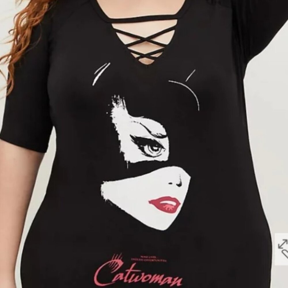 Torrid CLASSIC FIT LACE-UP RAGLAN TUNIC WARNER BROS. BATMAN CATWOMAN NWT SIZE 4